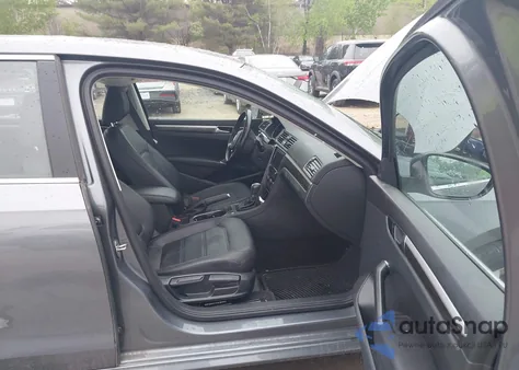 2018 Volkswagen Passat 2.0T Se z USA, uszkodzony, nr VIN 1VWBA7A30JC033617